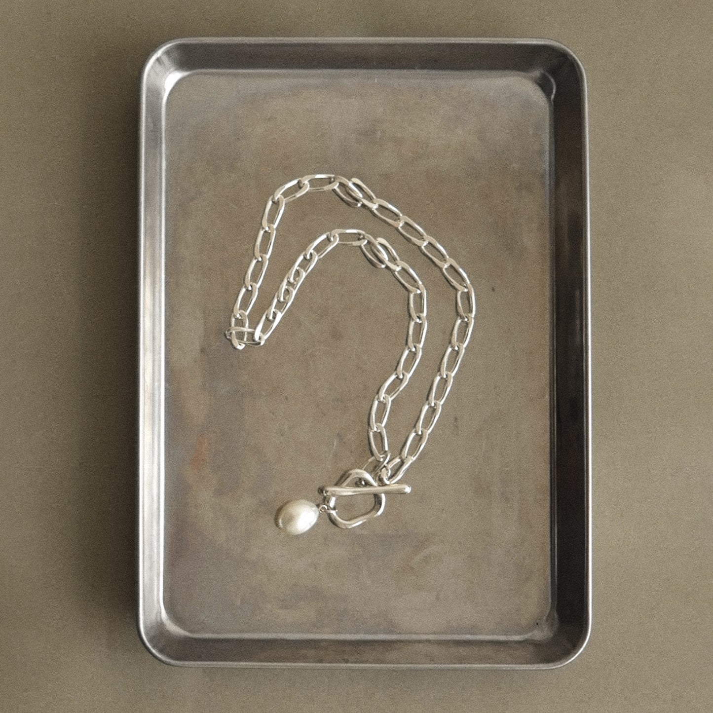 white pearl pendant necklace