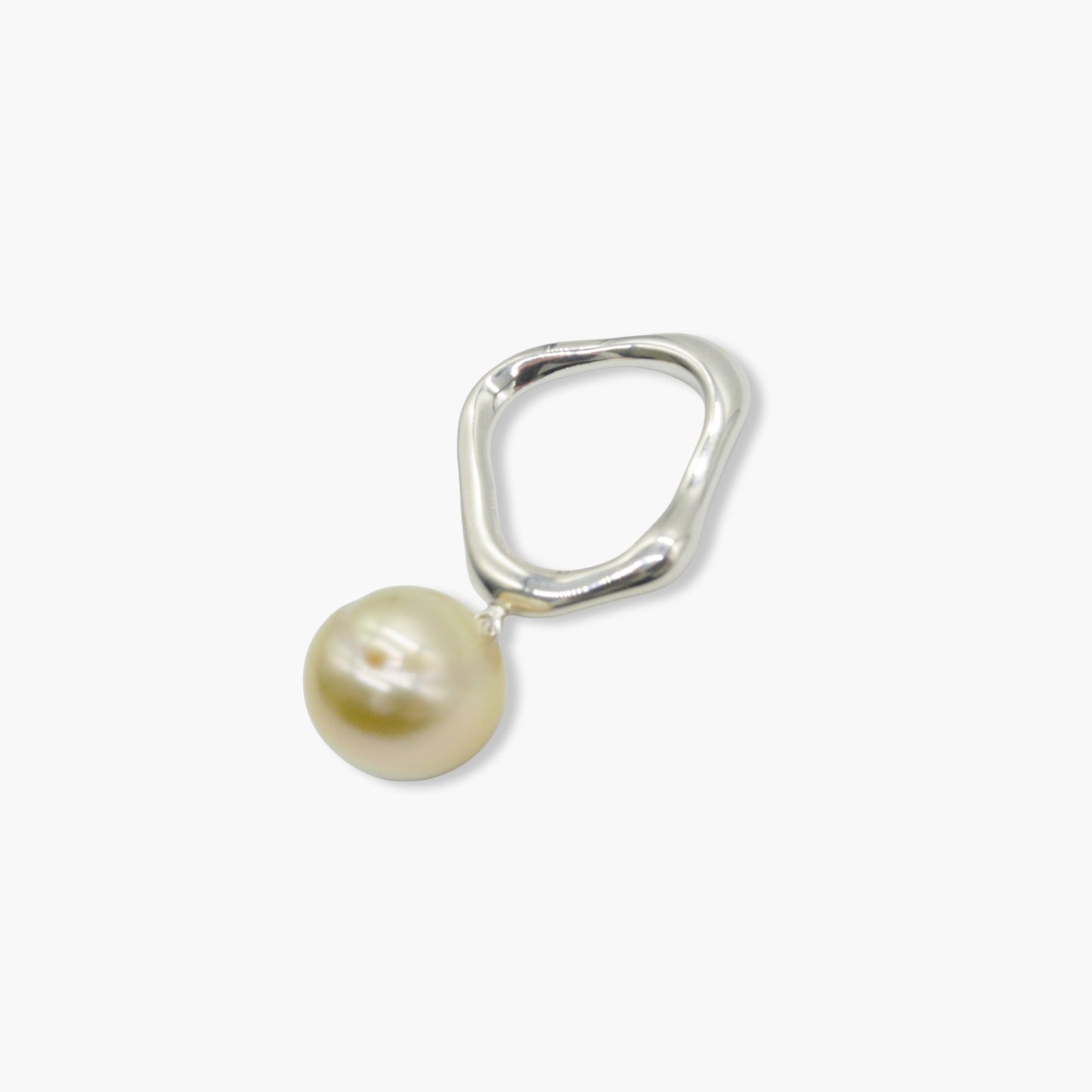 white pearl pendant (gold)