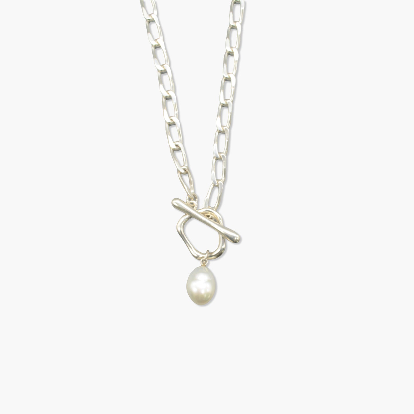 white pearl pendant necklace