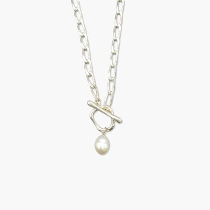 white pearl pendant necklace