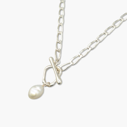 white pearl pendant necklace
