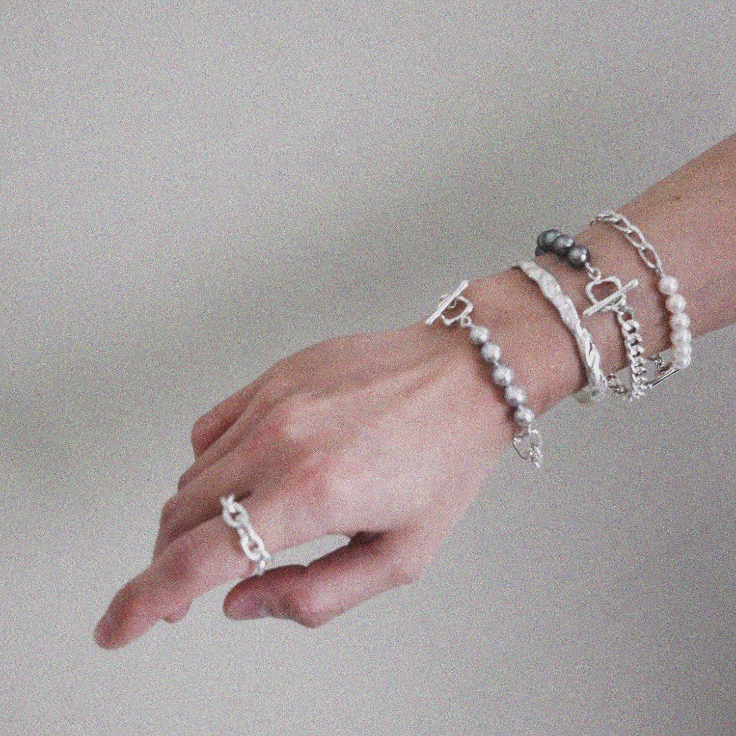 akoya pearl × chain bracelet (black)