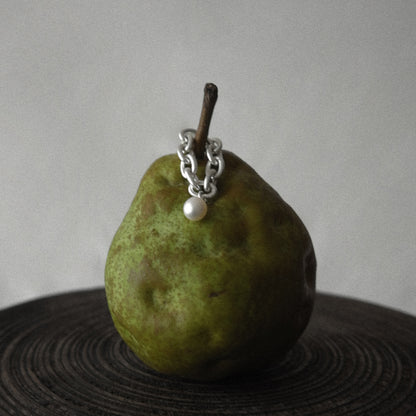 pearl × chain ring (white)
