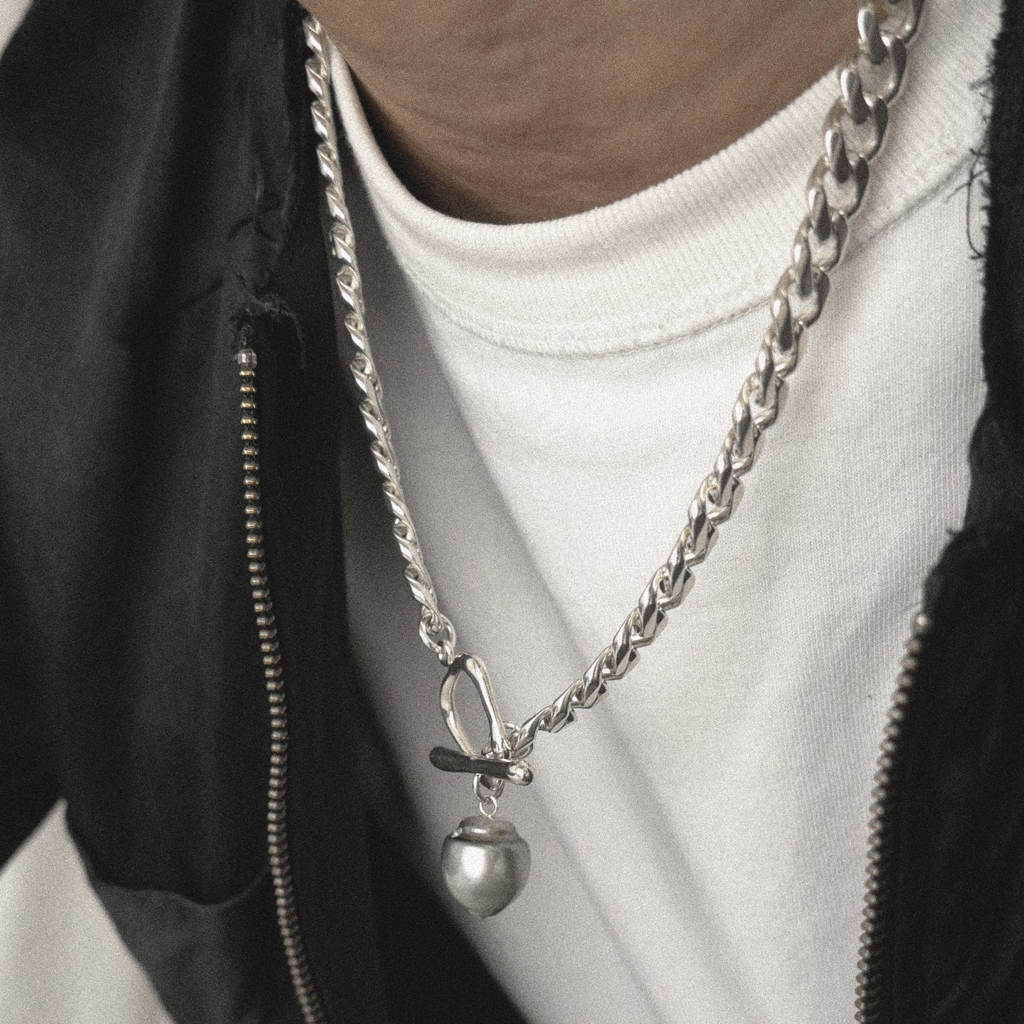 black pearl pendant necklace