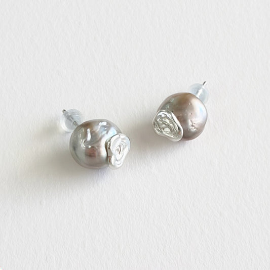 【nef - ESSENTIAL PEARL】black pearl pierce (gray) / single