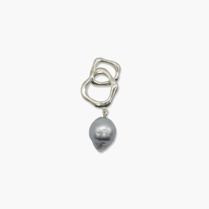 black pearl pendant