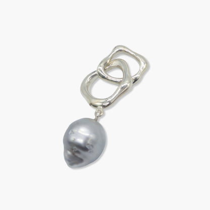 black pearl pendant