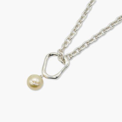 white pearl pendant (gold)